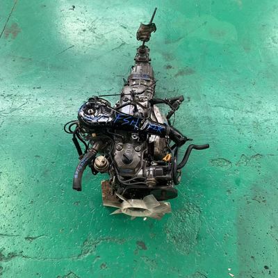 Un bon prix. Toyota 22R 4 cylindres en ligne 4 aspiré naturellement moteur à essence usagé en ligne