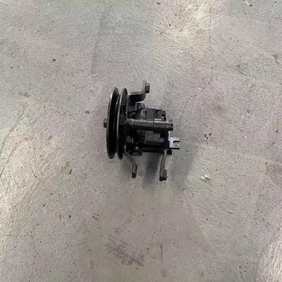 Un bon prix. Vente directe de Chine Moteur diesel d'occasion QD32 Bloc long Pompe hydraulique directionnelle pour Nissan FSH en ligne